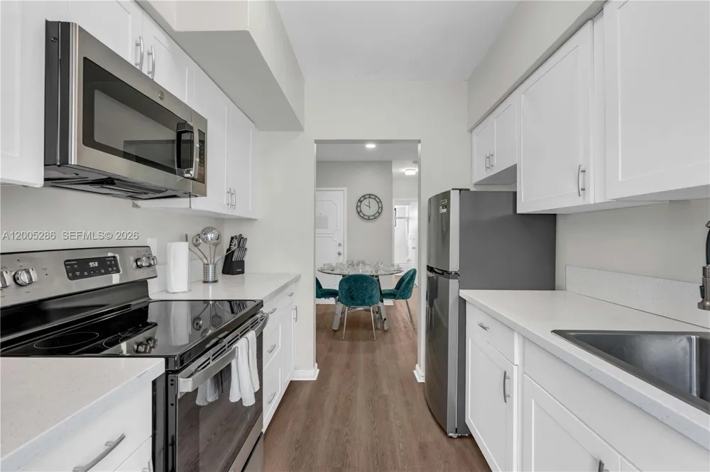 10006 E Bay Harbor Dr #15 Bay Harbor Islands, FL 33154