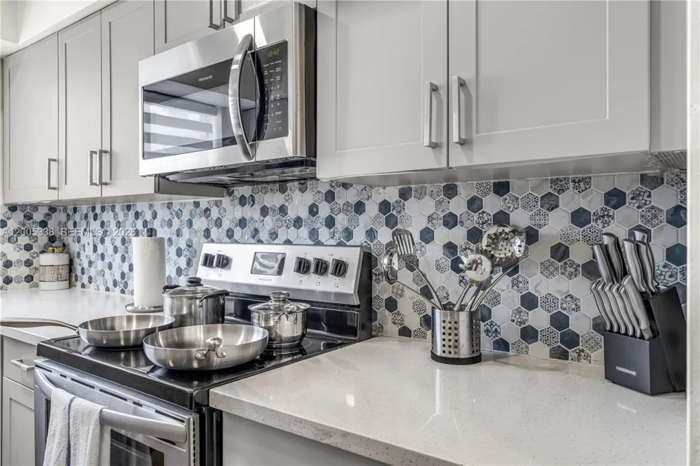10006 E Bay Harbor Dr #16 Bay Harbor Islands, FL 33154