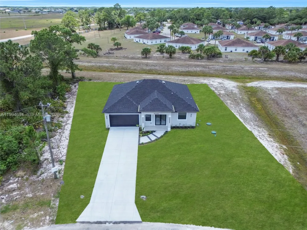 6045 Kumquat Cir La Belle, FL 33935