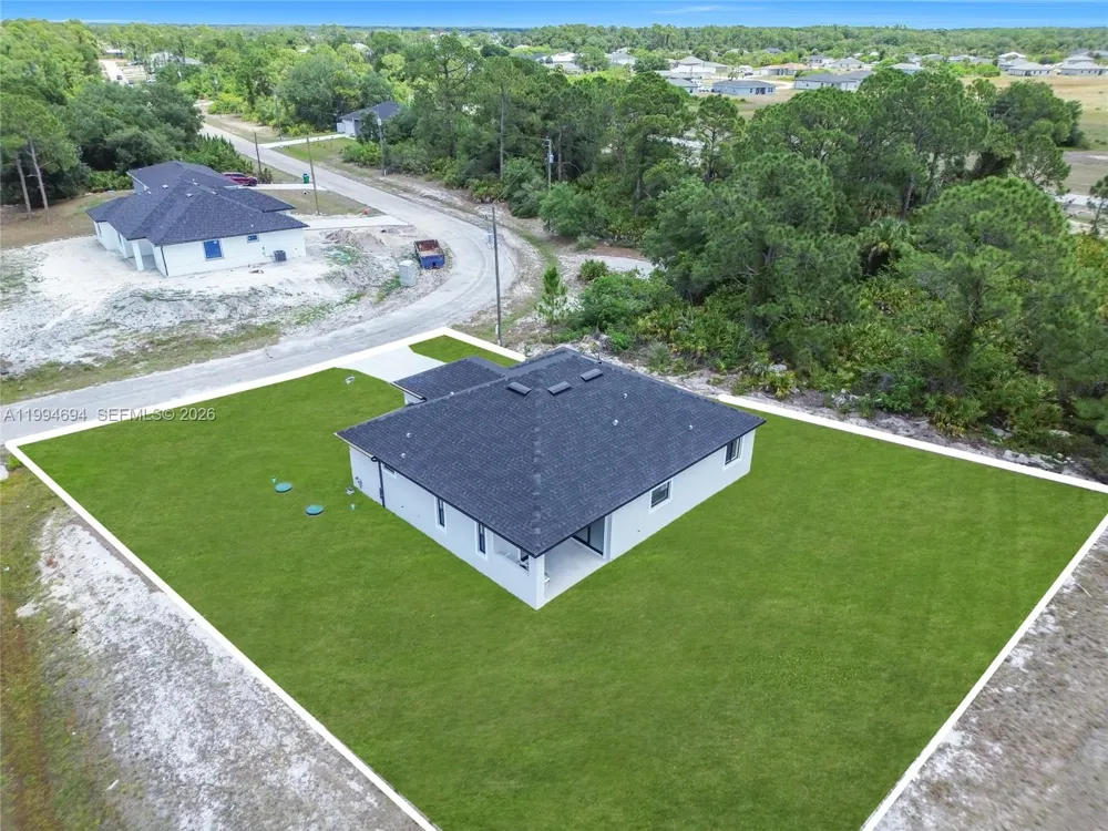 6045 Kumquat Cir La Belle, FL 33935