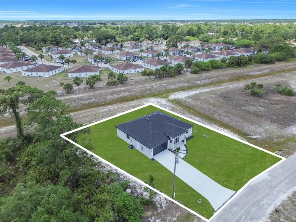 6045 Kumquat Cir La Belle, FL 33935