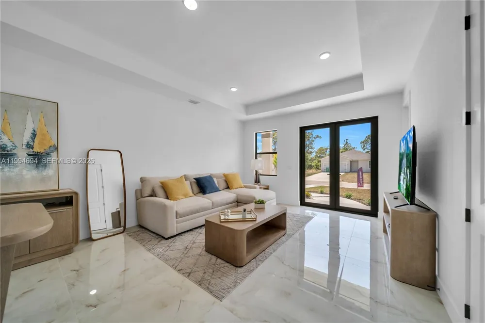 6045 Kumquat Cir La Belle, FL 33935