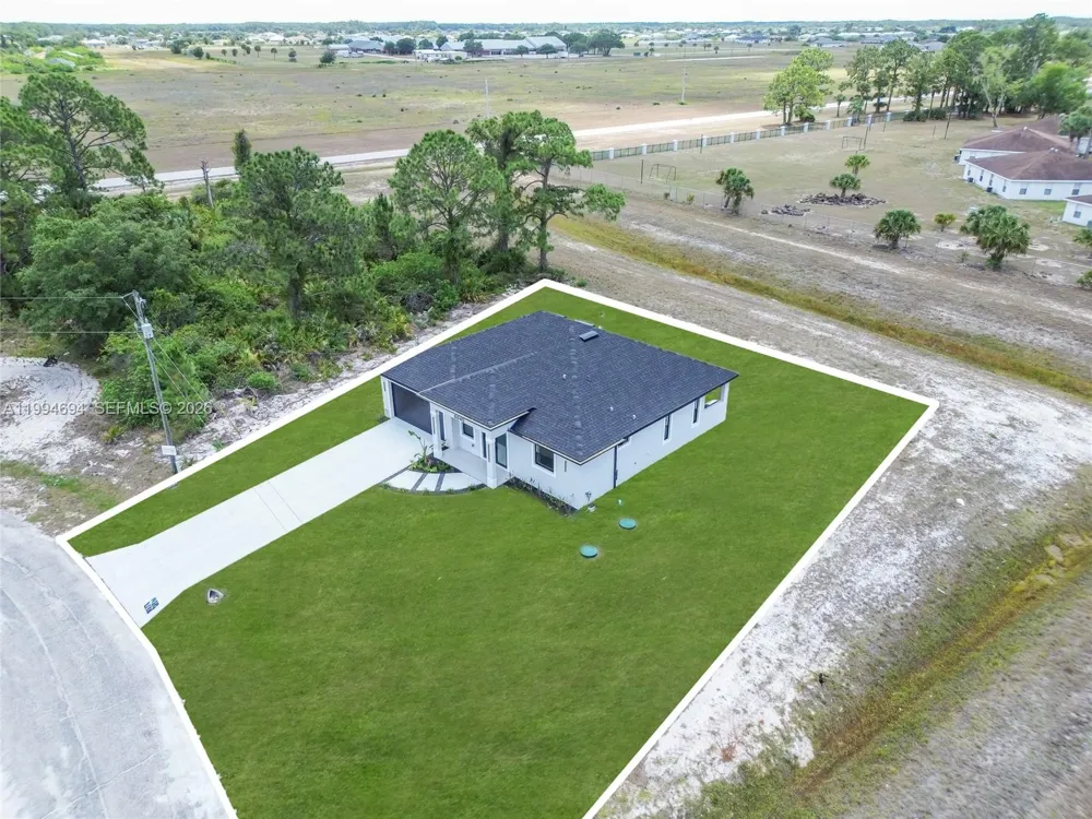 6045 Kumquat Cir La Belle, FL 33935