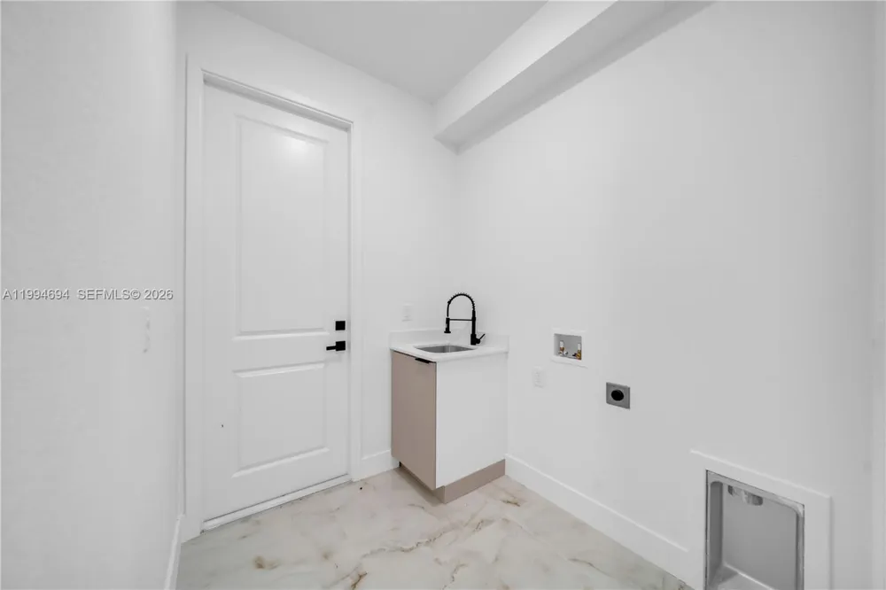 6045 Kumquat Cir La Belle, FL 33935