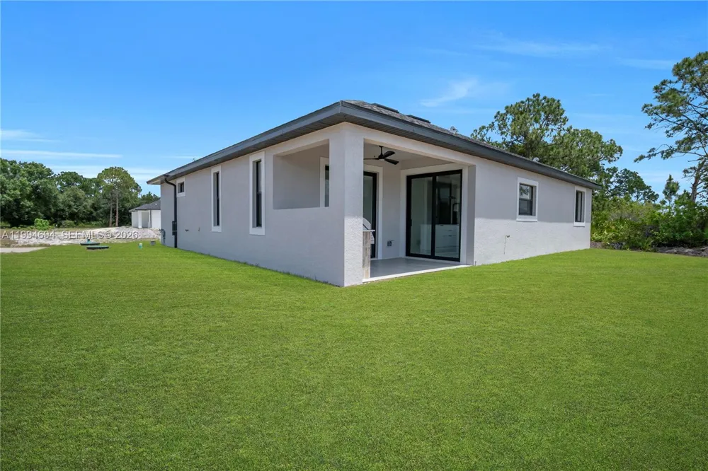 6045 Kumquat Cir La Belle, FL 33935