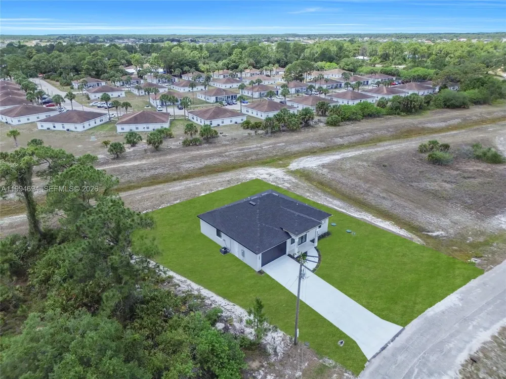 6045 Kumquat Cir La Belle, FL 33935