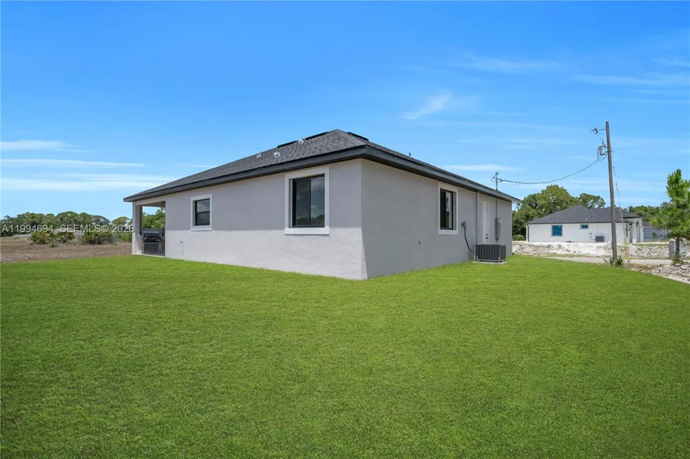 6045 Kumquat Cir La Belle, FL 33935