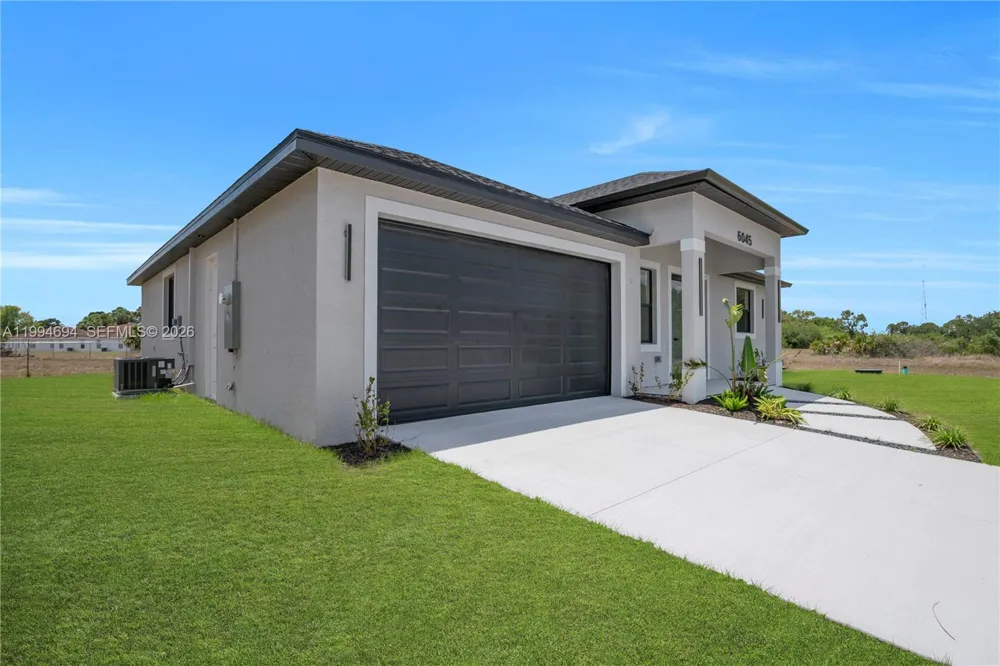6045 Kumquat Cir La Belle, FL 33935