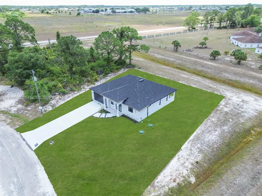 6045 Kumquat Cir La Belle, FL 33935