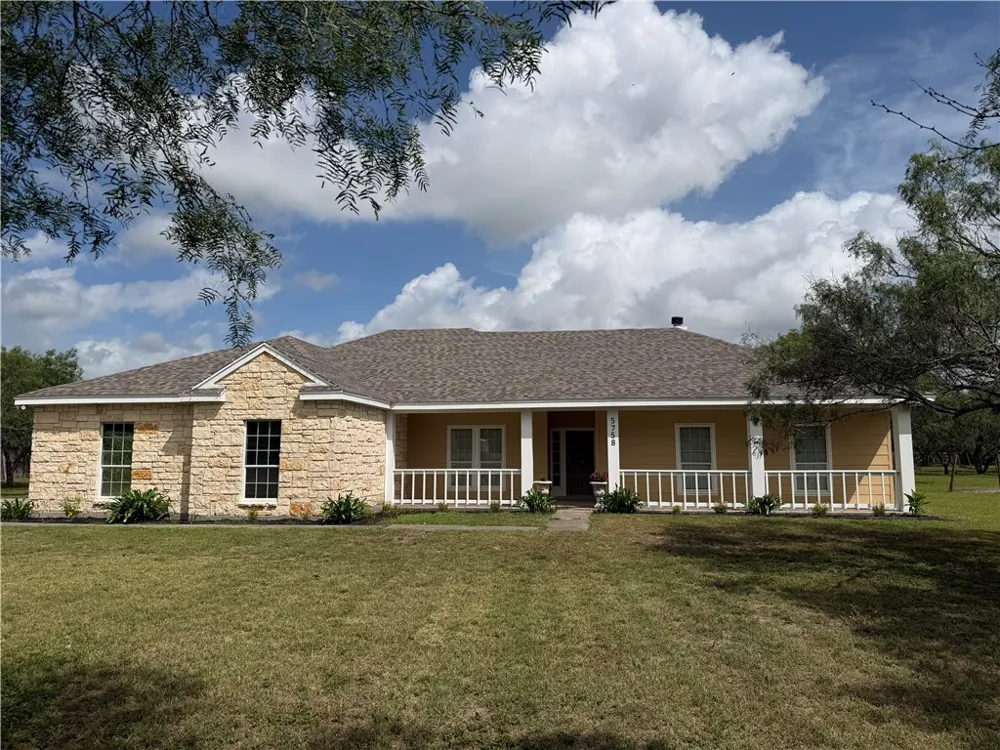 5758 Grand Lake Robstown, TX 78380