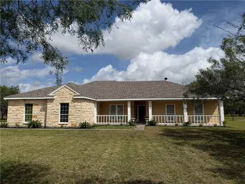 5758 Grand Lake
