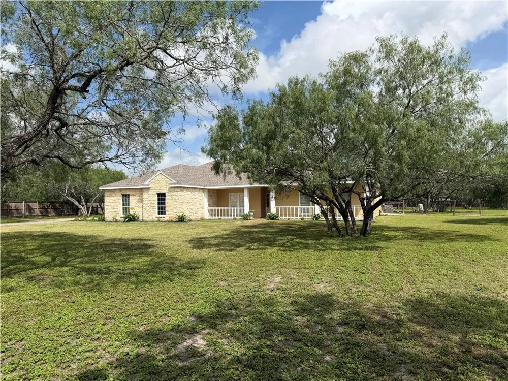 5758 Grand Lake Robstown, TX 78380