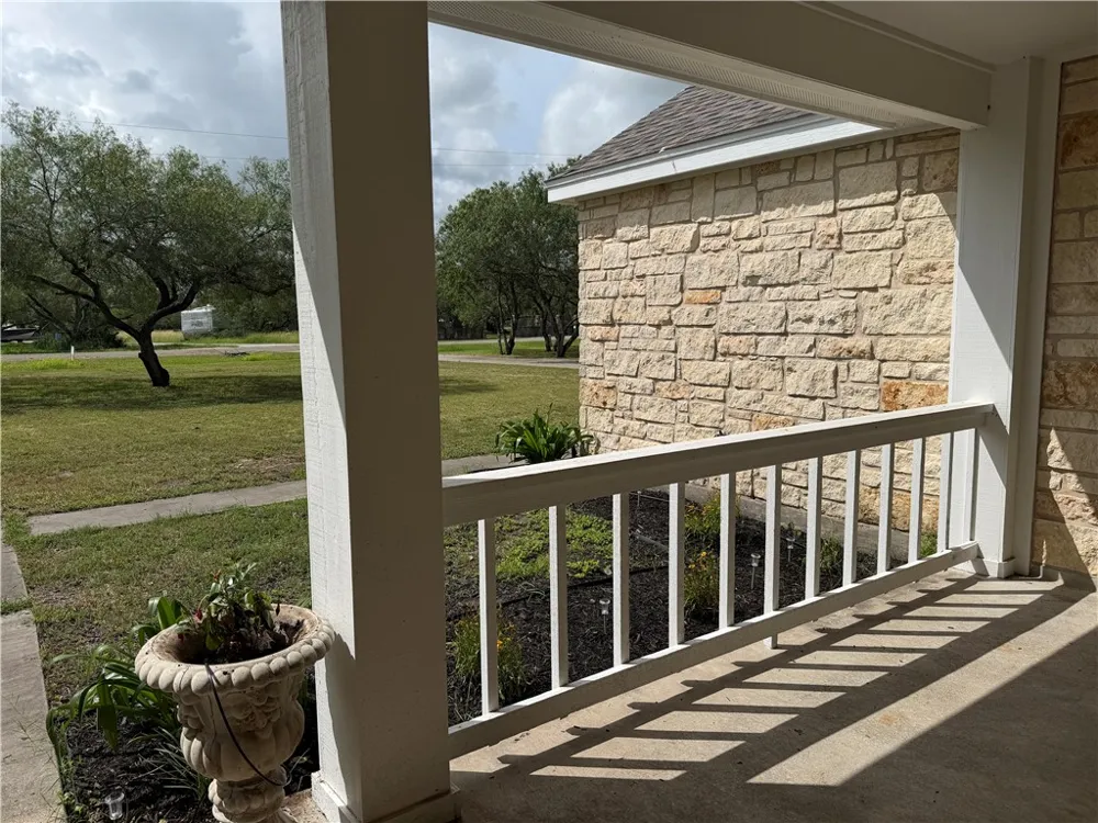 5758 Grand Lake Robstown, TX 78380