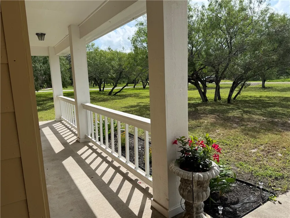 5758 Grand Lake Robstown, TX 78380