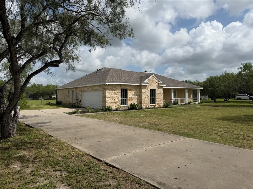 5758 Grand Lake Robstown, TX 78380