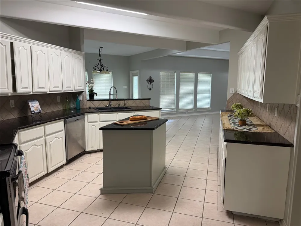 5758 Grand Lake Robstown, TX 78380