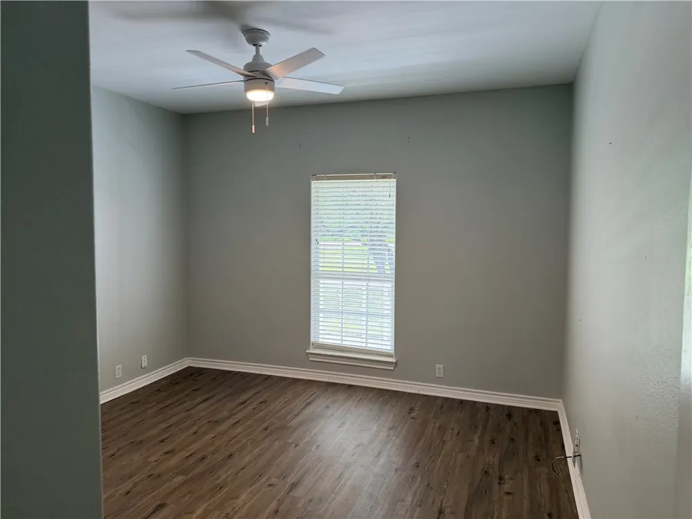 5758 Grand Lake Robstown, TX 78380
