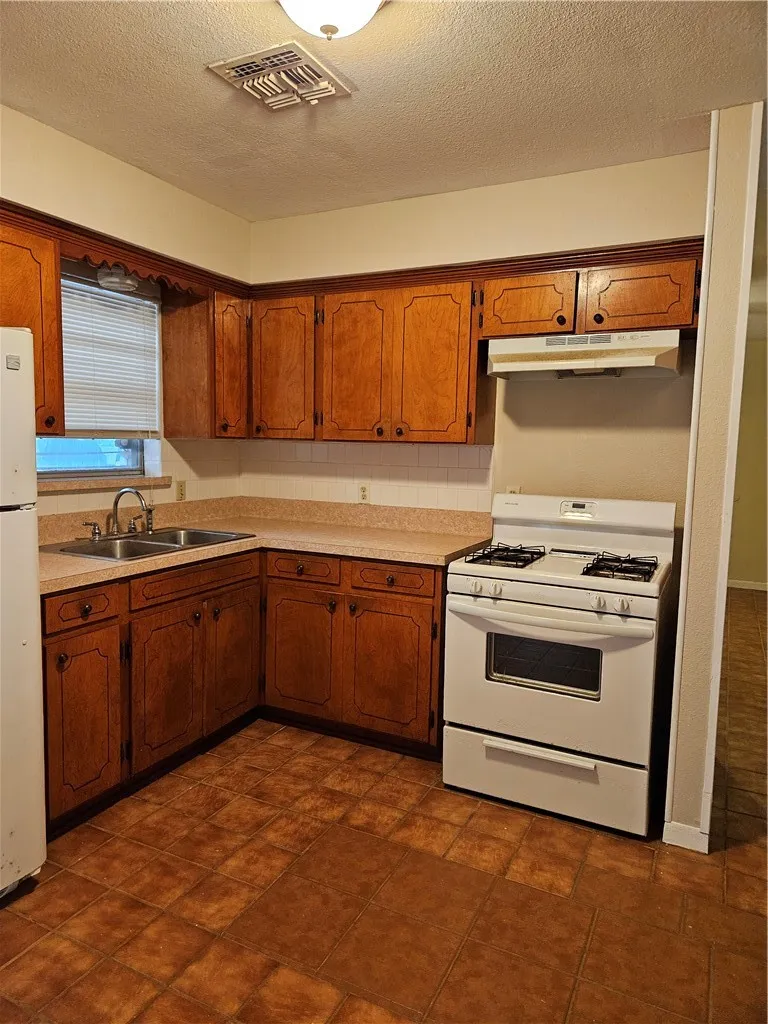 501 Gregory Avenue Gregory, TX 78359
