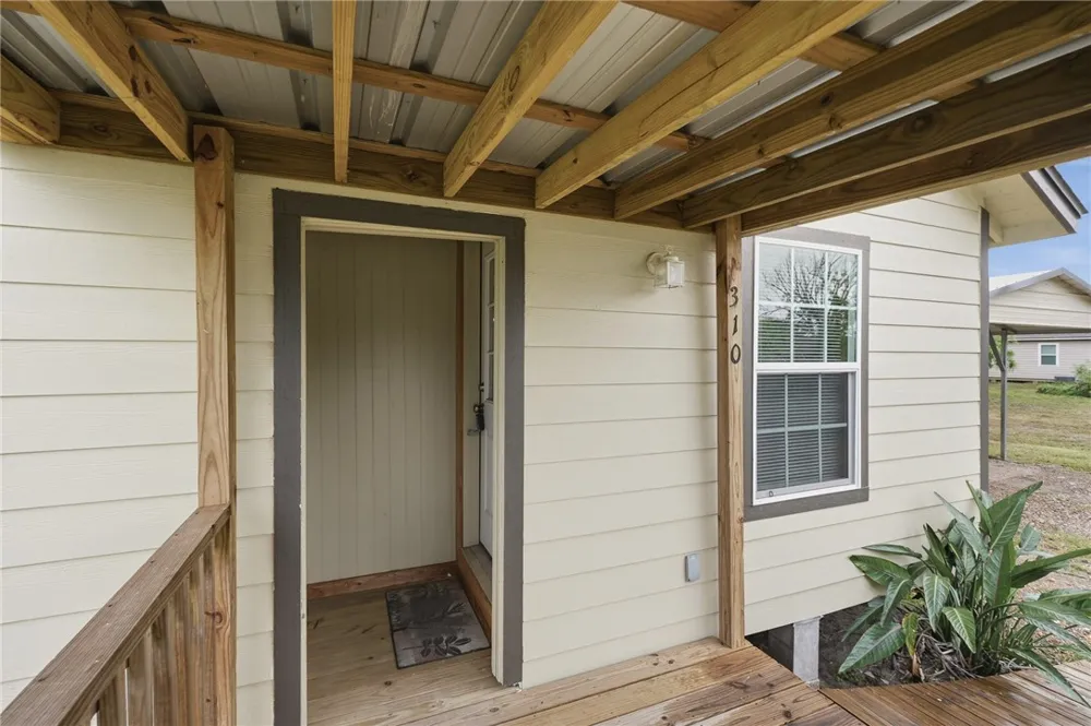 310 Driscoll Street Woodsboro, TX 78393