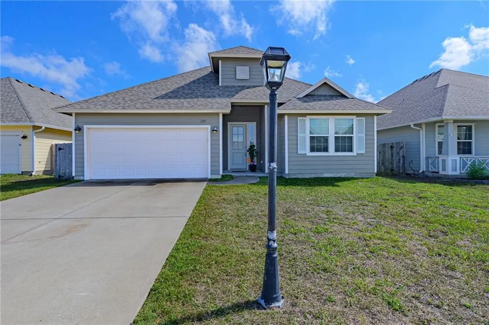 125 Shadow Moss Rockport, TX 78382