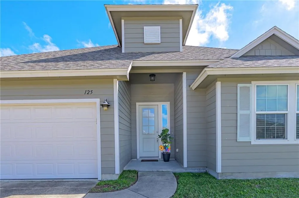 125 Shadow Moss Rockport, TX 78382