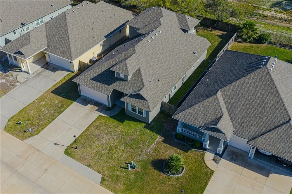 125 Shadow Moss Rockport, TX 78382