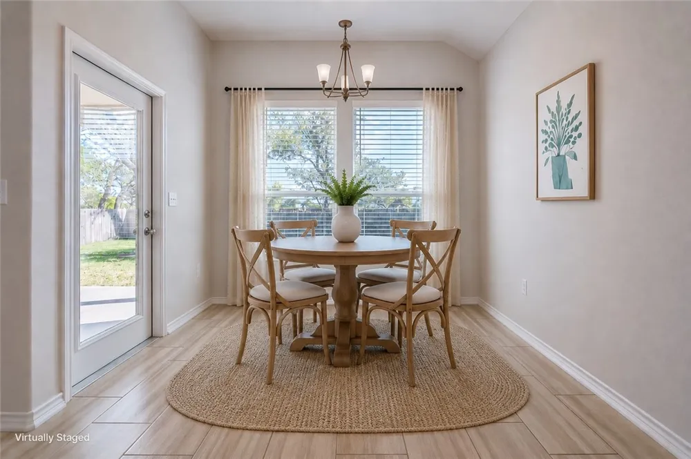 125 Shadow Moss Rockport, TX 78382