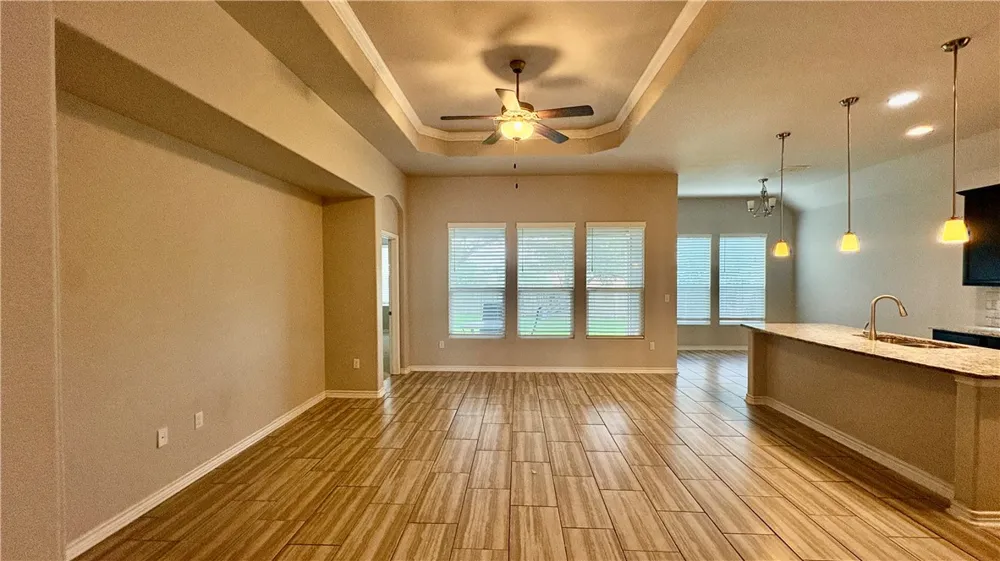 125 Shadow Moss Rockport, TX 78382