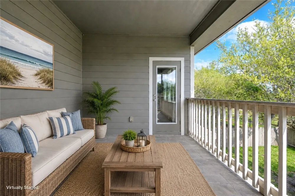 125 Shadow Moss Rockport, TX 78382
