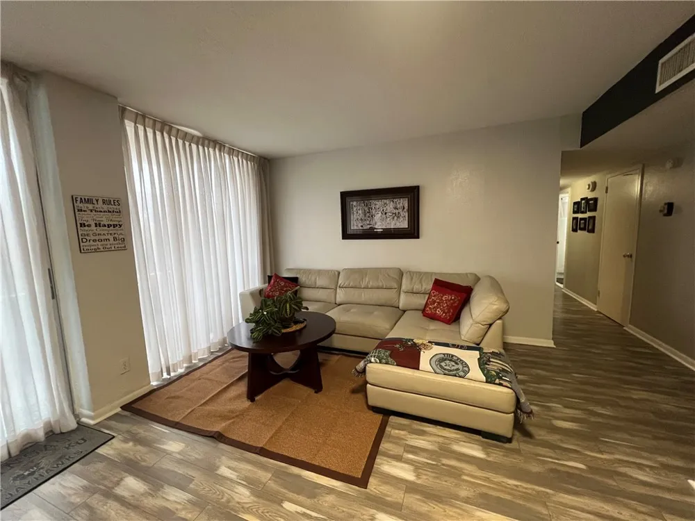 715 Upper Broadway #304 Corpus Christi, TX 78401