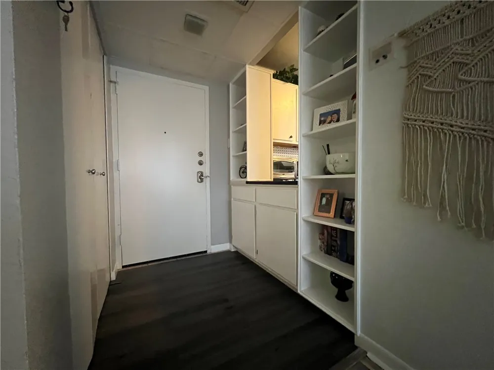 715 Upper Broadway #304 Corpus Christi, TX 78401