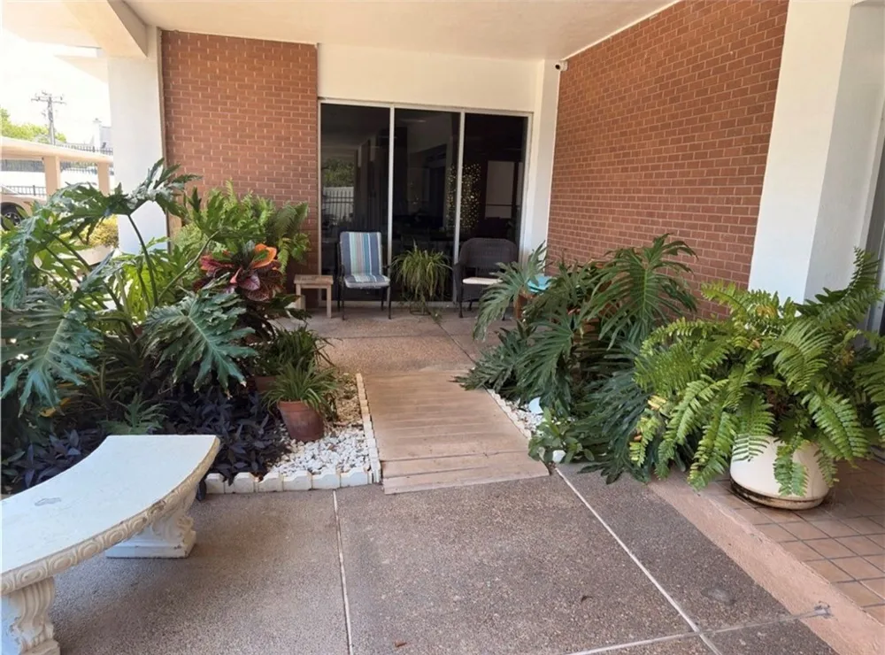715 Upper Broadway #304 Corpus Christi, TX 78401