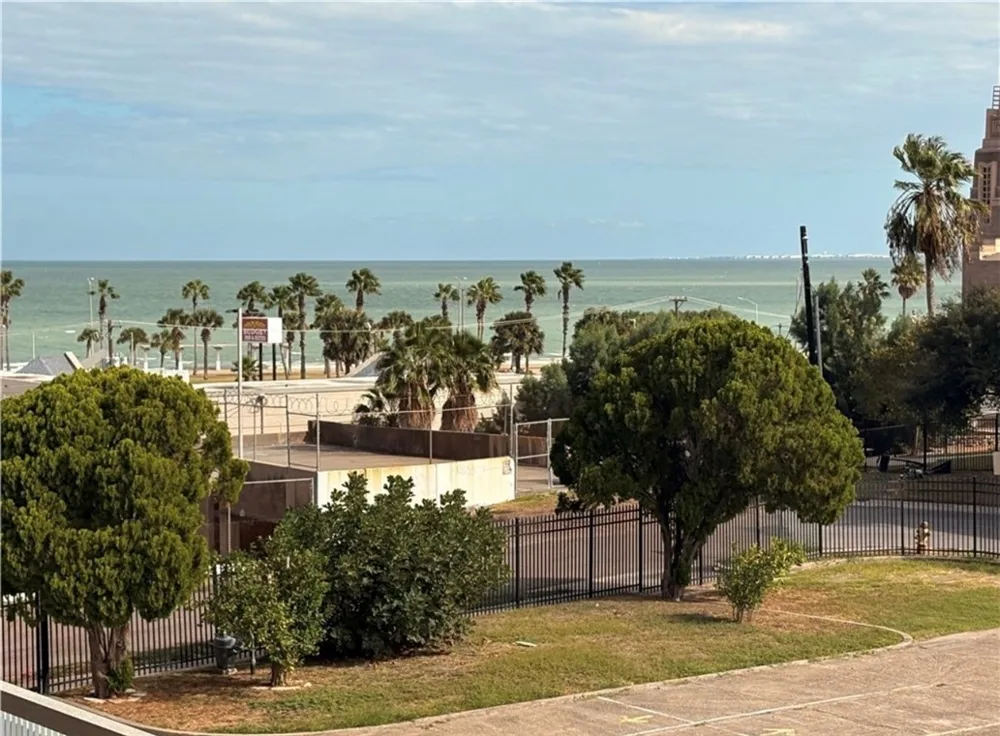 715 Upper Broadway #304 Corpus Christi, TX 78401