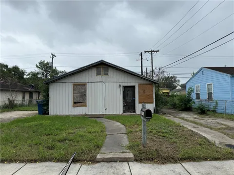 2201 Bolivar Street