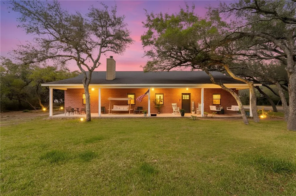 1402 W Johnson Avenue Aransas Pass, TX 78336