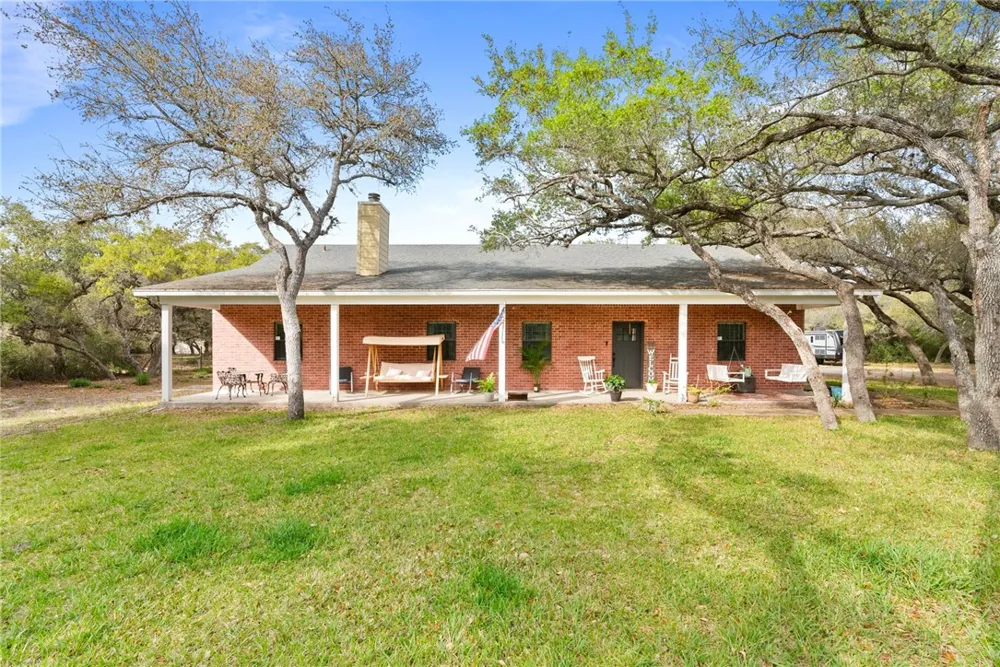 1402 W Johnson Avenue Aransas Pass, TX 78336