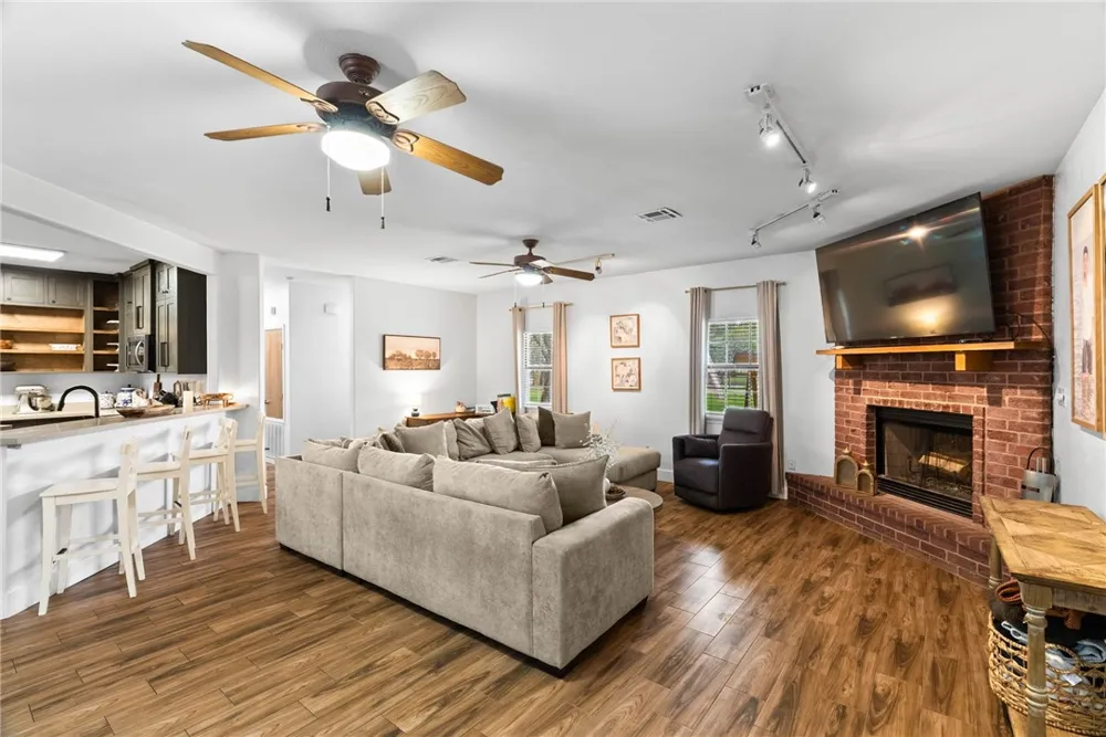 1402 W Johnson Avenue Aransas Pass, TX 78336