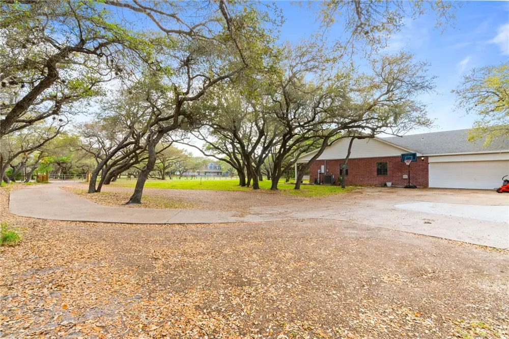 1402 W Johnson Avenue Aransas Pass, TX 78336