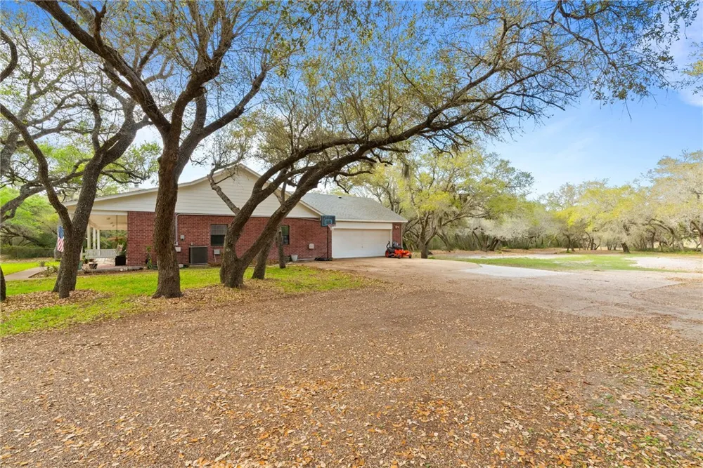 1402 W Johnson Avenue Aransas Pass, TX 78336
