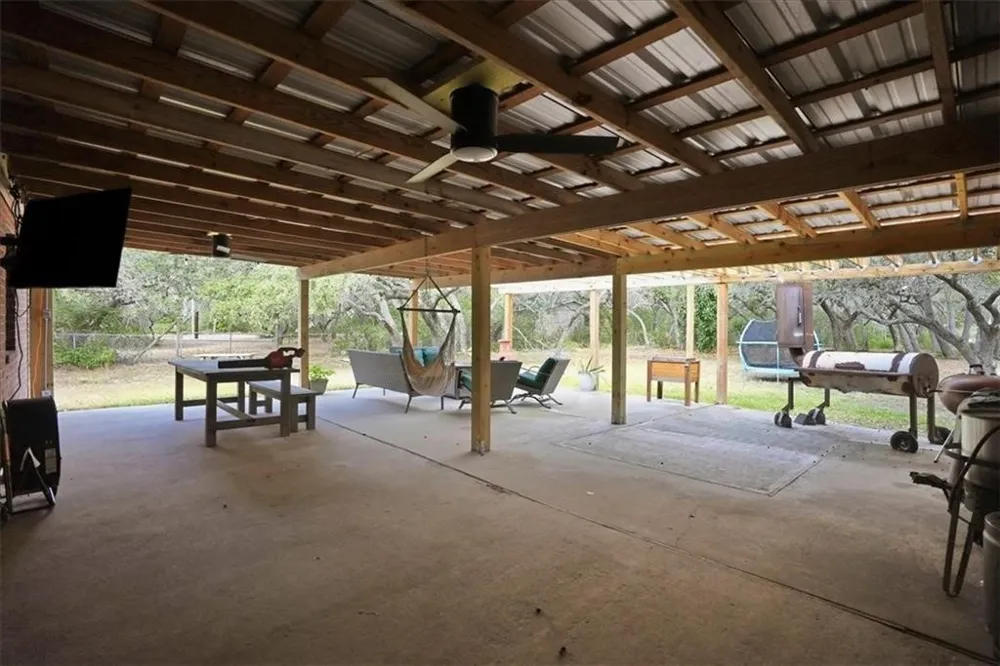 1402 W Johnson Avenue Aransas Pass, TX 78336