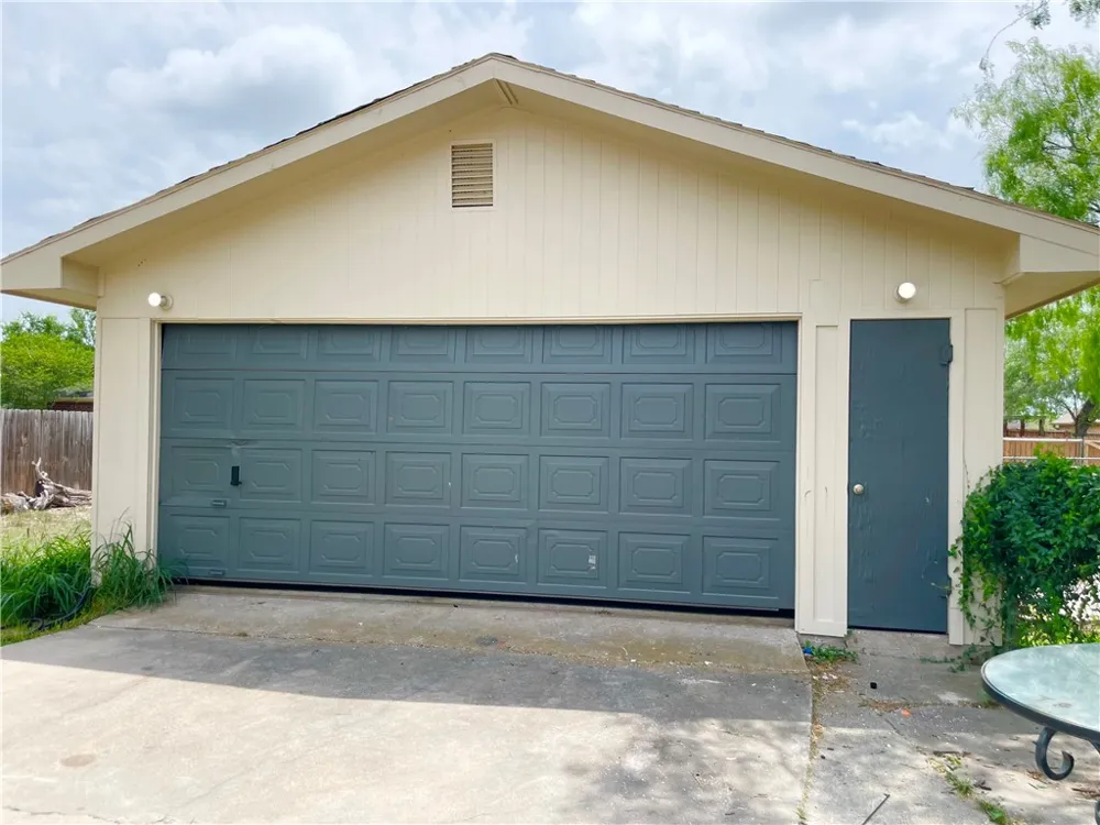 1128 Adeline Street Street Sinton, TX 78387