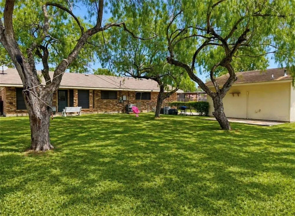 1128 Adeline Street Street Sinton, TX 78387