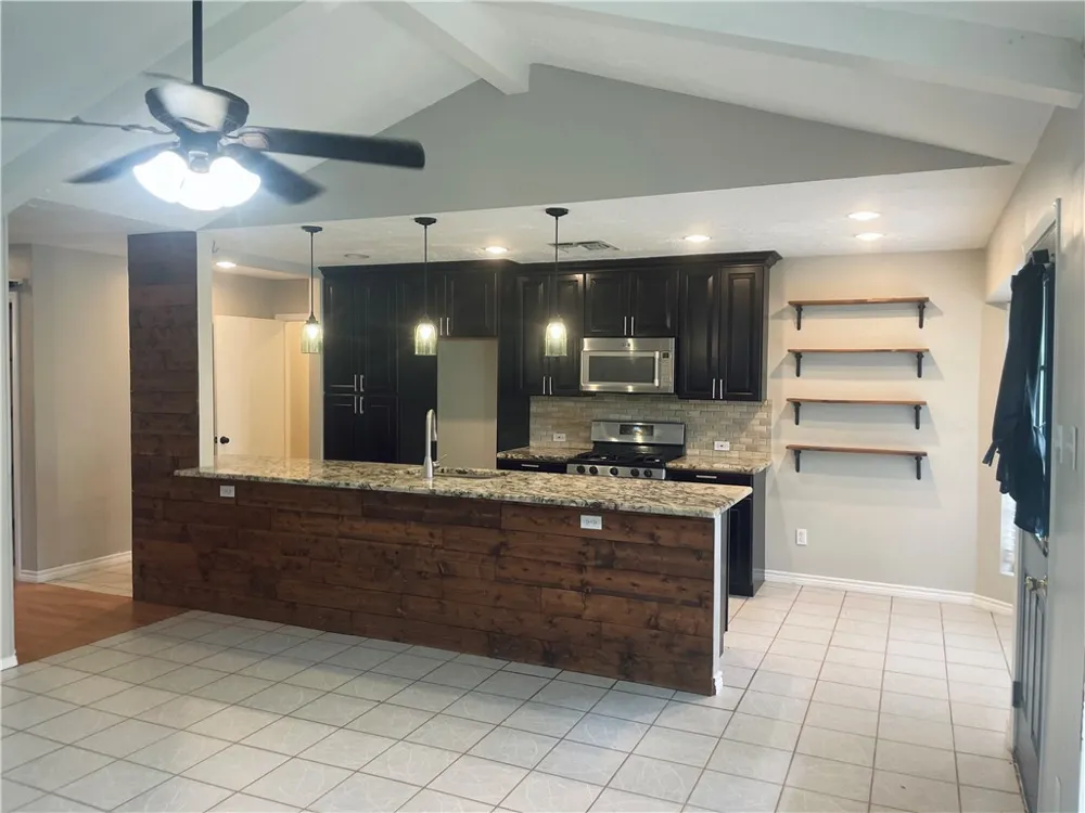 1128 Adeline Street Street Sinton, TX 78387