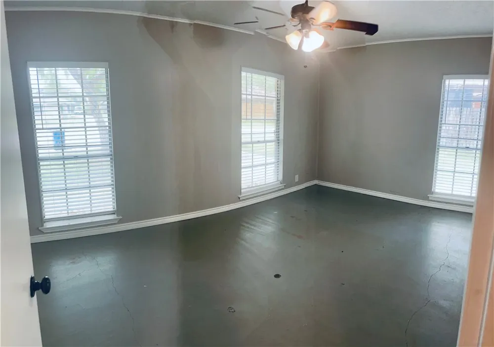 1128 Adeline Street Street Sinton, TX 78387