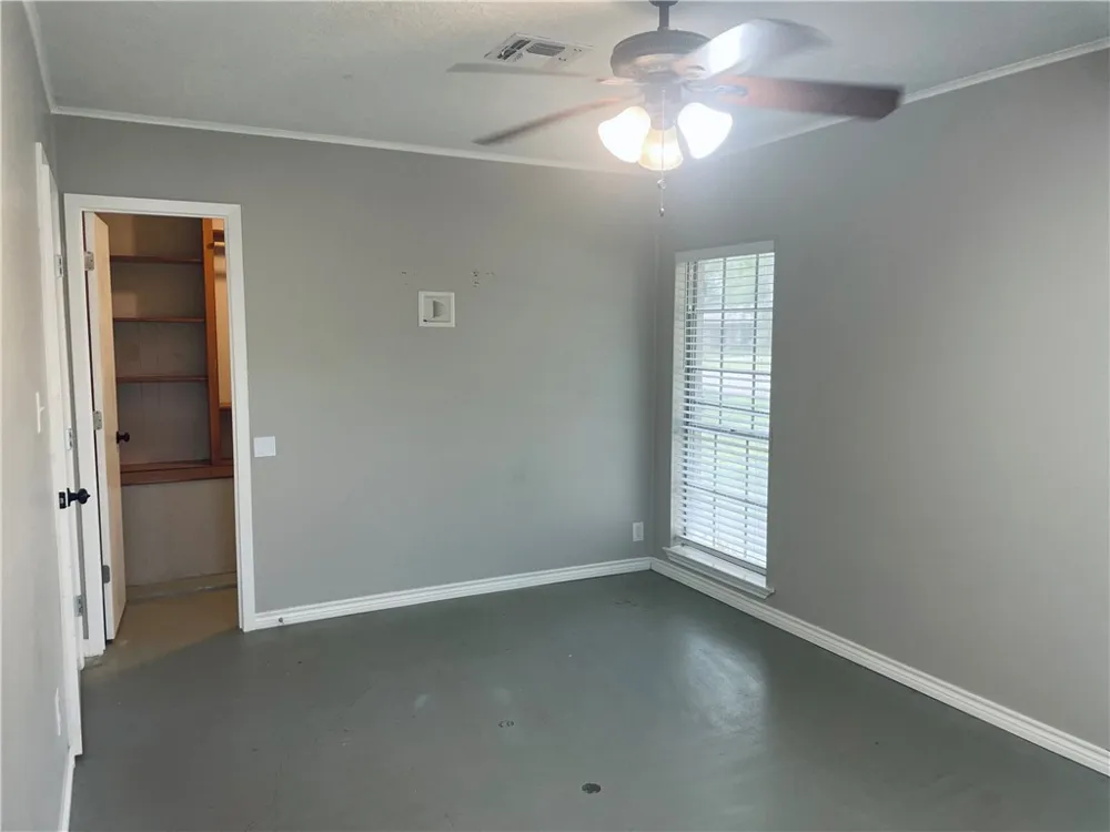 1128 Adeline Street Street Sinton, TX 78387