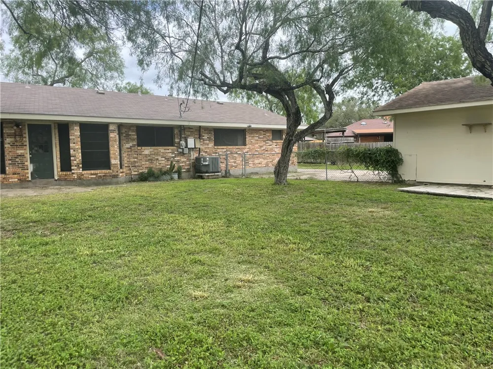 1128 Adeline Street Street Sinton, TX 78387