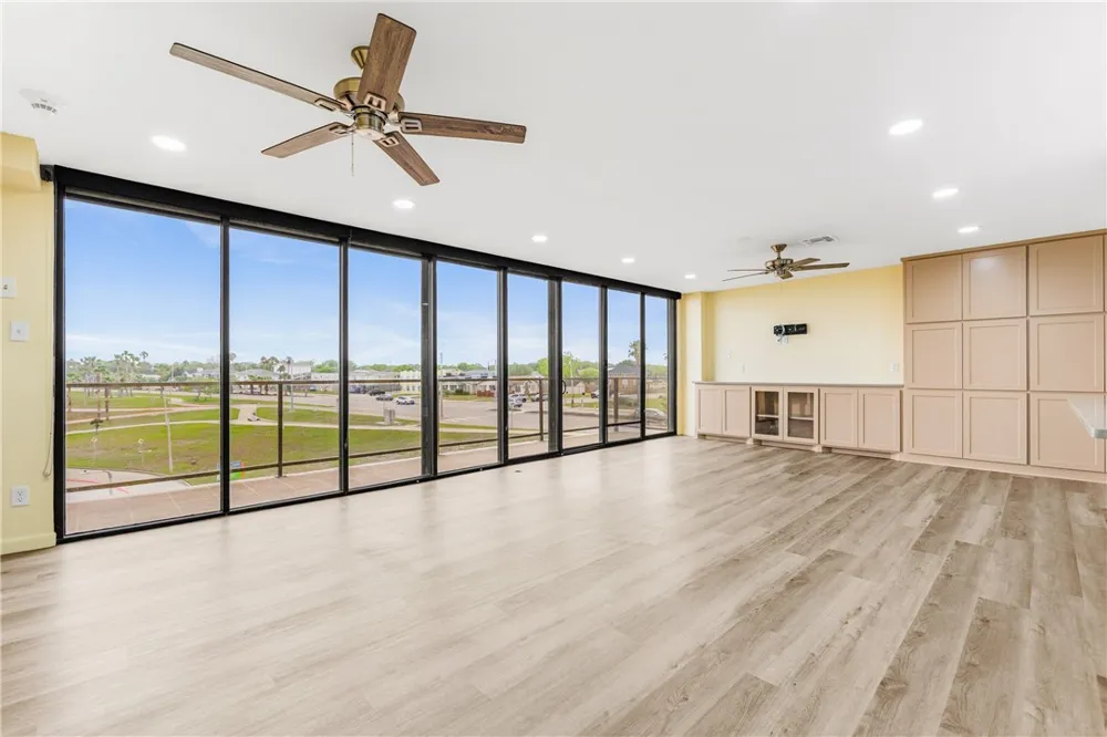 1400 Ocean Drive #403-C Corpus Christi, TX 78404