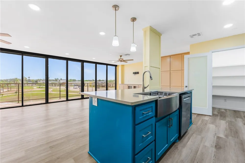 1400 Ocean Drive #403-C Corpus Christi, TX 78404