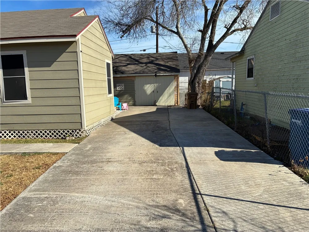 2704 Willard Street Corpus Christi, TX 78404