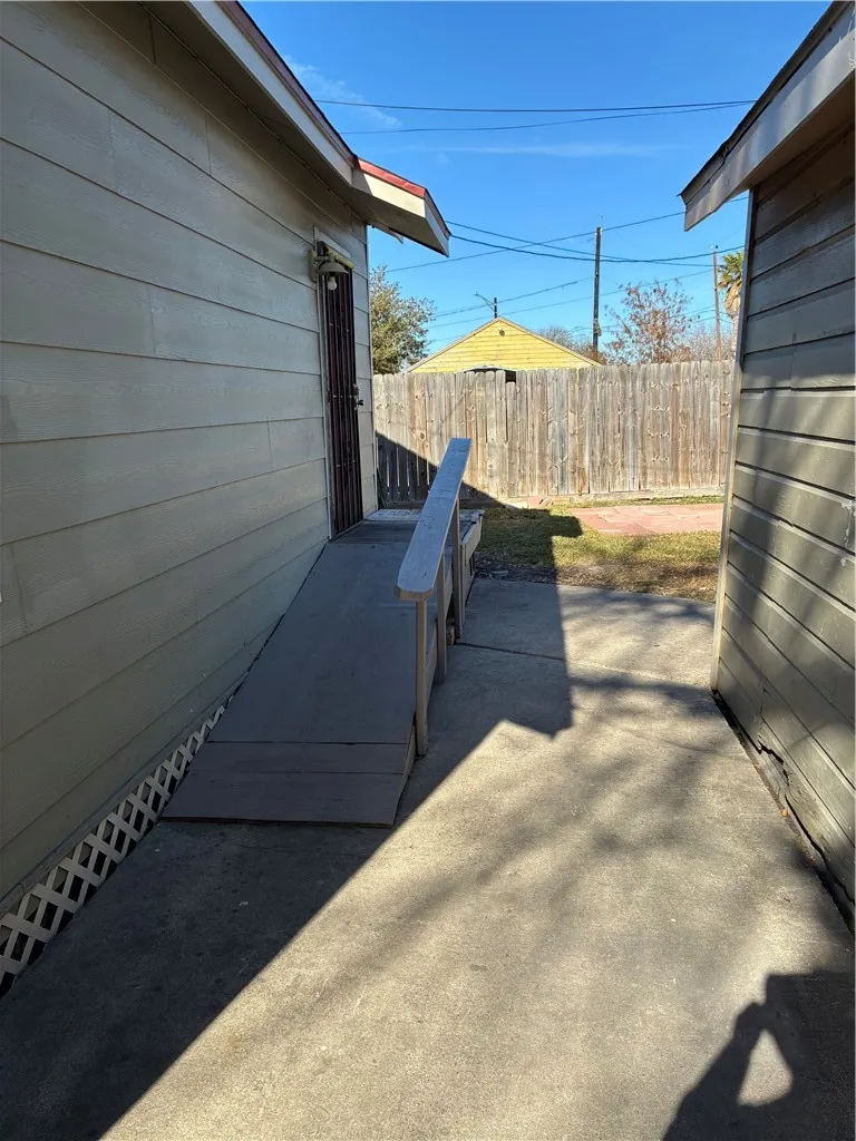 2704 Willard Street Corpus Christi, TX 78404